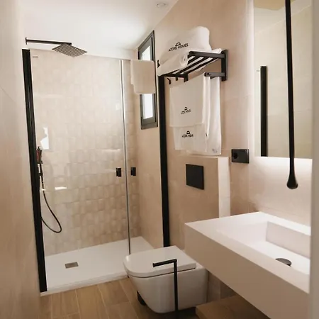 Azure Homes 아파트
